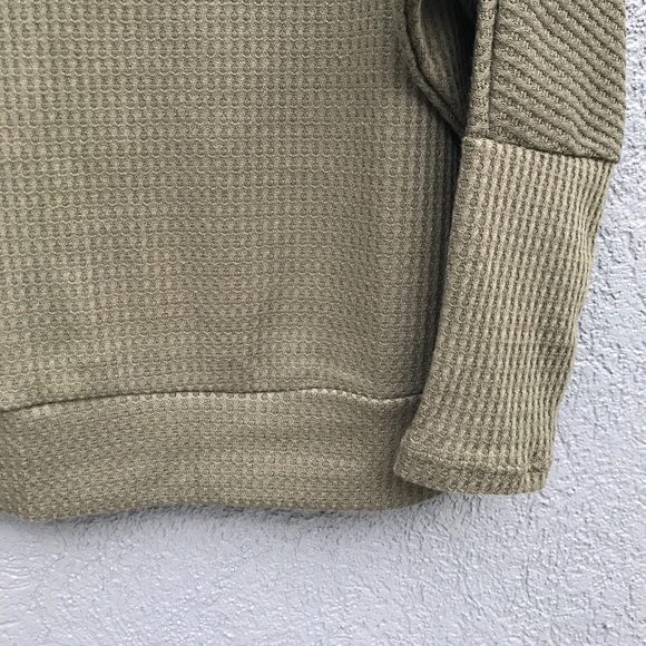 Olive green top with Dolman sleeves - Picture 5 of 5